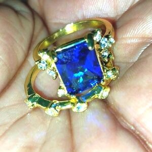Elegant Blue and Gold Ring 6.5